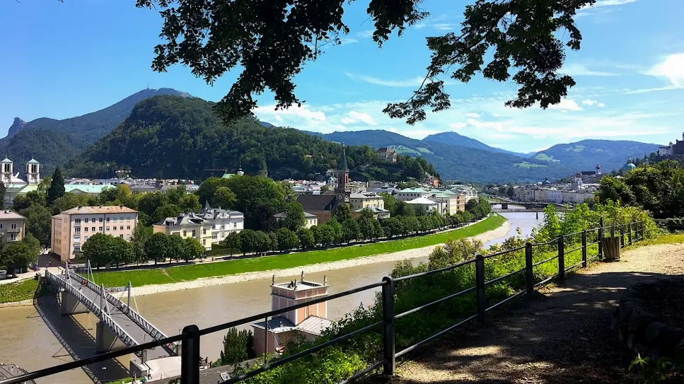 ++Programmtipp++: Tom kommentiert rbb-Doku `50 Gründe, Salzburg zu lieben´